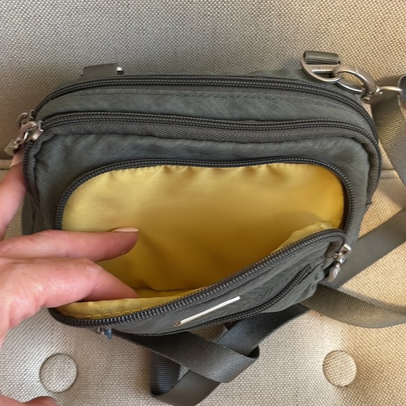 Baggallini Crossbody Or Belt Bag - Picture 3 of 7